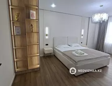 3-комнатная квартира, этаж 2 из 12, 70 м², Посуточно