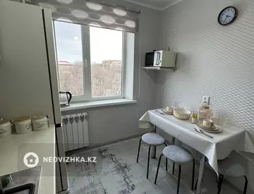 2-комнатная квартира, этаж 4 из 5, 80 м², Посуточно
