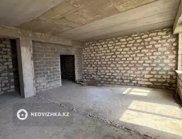 5-комнатная квартира, этаж 3 из 10, 175 м²