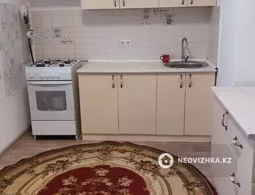 1-комнатная квартира, этаж 2 из 9, 54 м², На длительный срок