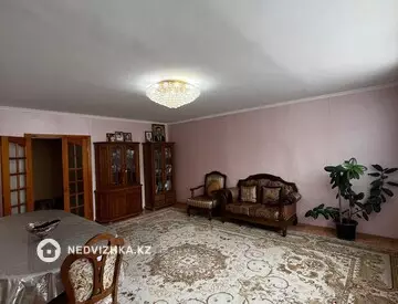 4-комнатная квартира, этаж 4 из 5, 91 м²