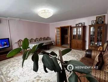 4-комнатная квартира, этаж 4 из 5, 91 м²