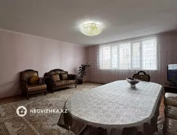 4-комнатная квартира, этаж 4 из 5, 91 м²