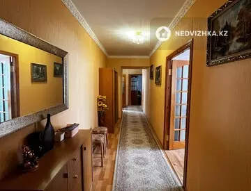 4-комнатная квартира, этаж 4 из 5, 91 м²