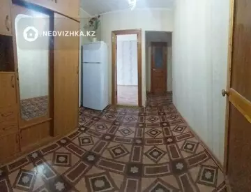 2-комнатная квартира, этаж 4 из 5, 52 м², На длительный срок