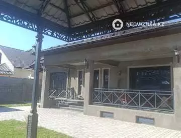 5-комнатный дом, 8 соток, 263 м²