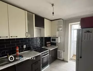 3-комнатная квартира, этаж 4 из 5, 64 м²