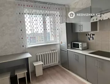 1-комнатная квартира, этаж 8 из 8, 37 м²