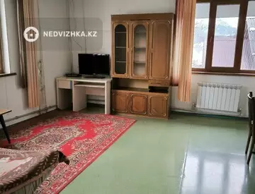 2-комнатная квартира, этаж 2 из 2, 50 м², На длительный срок