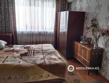 3-комнатная квартира, этаж 4 из 5, 64 м²