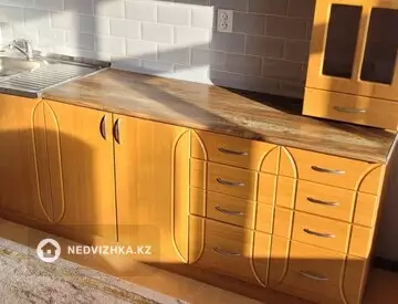 2-комнатная квартира, этаж 4 из 6, 60 м², На длительный срок