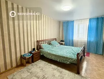 2-комнатная квартира, этаж 4 из 5, 64 м²