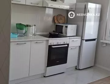 2-комнатная квартира, этаж 8 из 9, 50 м², На длительный срок