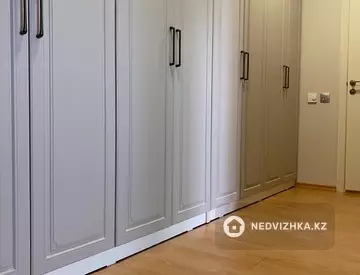 3-комнатная квартира, этаж 4 из 5, 130 м²