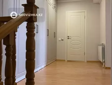 3-комнатная квартира, этаж 4 из 5, 130 м²