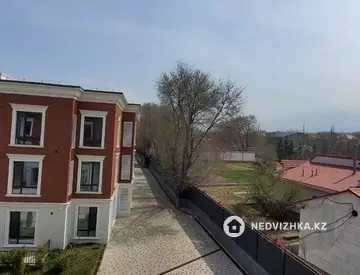 4-комнатная квартира, этаж 3 из 3, 132 м²