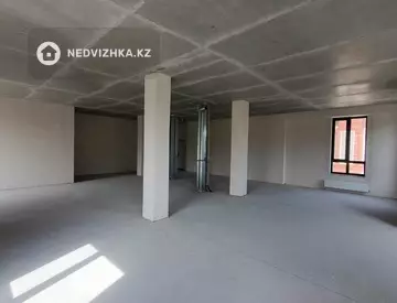 4-комнатная квартира, этаж 3 из 3, 132 м²
