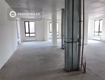4-комнатная квартира, этаж 3 из 3, 132 м²