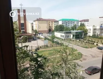 2-комнатная квартира, этаж 4 из 9, 52 м², На длительный срок