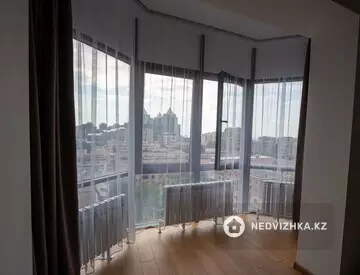 4-комнатная квартира, этаж 8 из 20, 143 м²