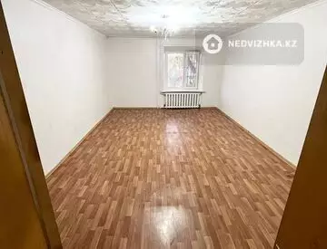3-комнатная квартира, этаж 3 из 5, 82 м²