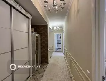 2-комнатная квартира, этаж 11 из 12, 81 м²