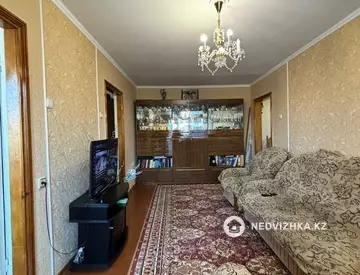4-комнатная квартира, этаж 2 из 5, 64 м²