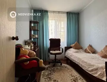 4-комнатная квартира, этаж 2 из 5, 64 м²