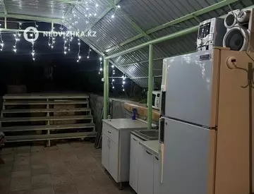 4-комнатная часть дома, 10 соток, 100 м², Посуточно