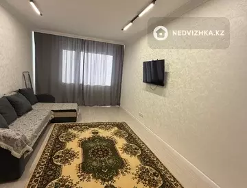 1-комнатная квартира, этаж 3 из 18, 42 м²