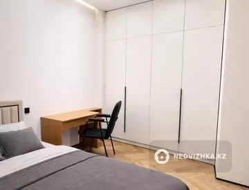 3-комнатная квартира, этаж 12 из 20, 75 м², Посуточно