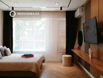 1-комнатная квартира, этаж 3 из 12, 40 м², Посуточно