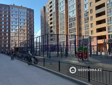 1-комнатная квартира, этаж 8 из 12, 39 м²