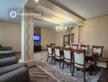 4-комнатная квартира, этаж 4 из 11, 200 м²