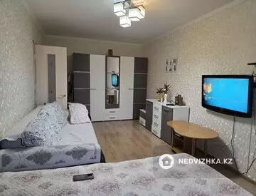 1-комнатная квартира, этаж 3 из 5, 37 м²