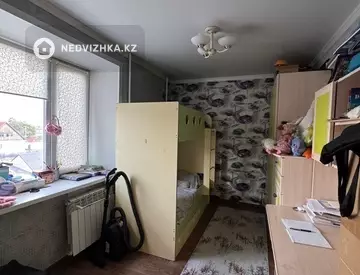 4-комнатная квартира, этаж 3 из 5, 64 м²
