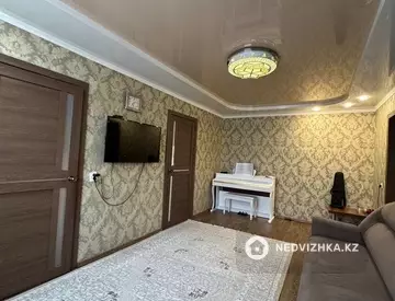 4-комнатная квартира, этаж 3 из 5, 64 м²