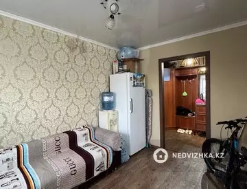 4-комнатная квартира, этаж 3 из 5, 64 м²