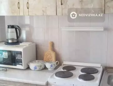 3-комнатная квартира, этаж 4 из 5, 49 м², Посуточно