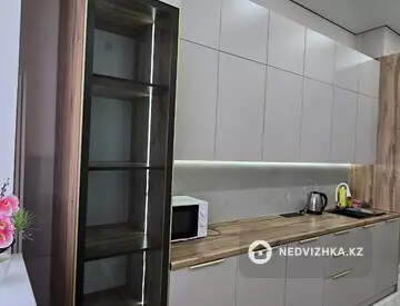 2-комнатная квартира, этаж 9 из 15, 72 м²