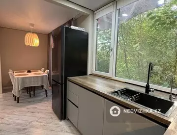 2-комнатная квартира, этаж 2 из 4, 60 м², На длительный срок