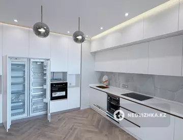 4-комнатная квартира, этаж 12 из 12, 136 м²