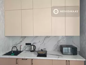 1-комнатная квартира, этаж 14 из 17, 40 м², На длительный срок