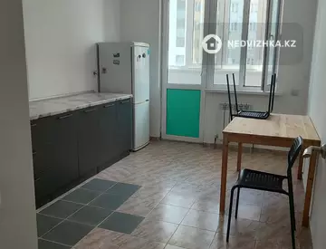 2-комнатная квартира, этаж 3 из 12, 58 м², На длительный срок
