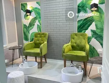 Салон, этаж 1 из 5, 78 м²