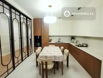 4-комнатная квартира, этаж 1 из 3, 160 м²
