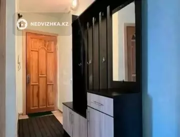3-комнатная квартира, этаж 4 из 5, 61 м², На длительный срок