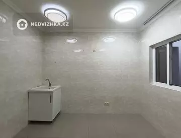 Офис, Магазин и др., этаж 1 из 3, В жилом доме, 120 м², На длительный срок