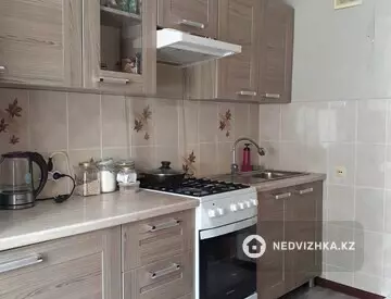 2-комнатная квартира, этаж 1 из 5, 49 м², На длительный срок