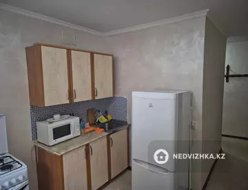 1-комнатная квартира, этаж 3 из 4, 33 м², На длительный срок
